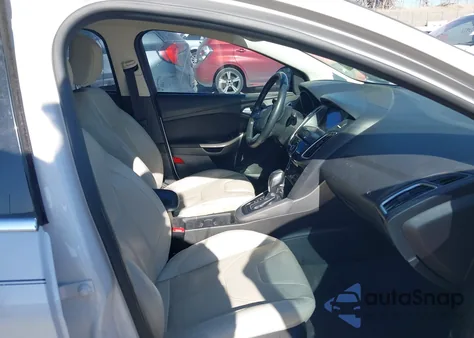 2018 Ford Focus Titanium из США, поврежденный, VIN 1FADP3N21JL249695